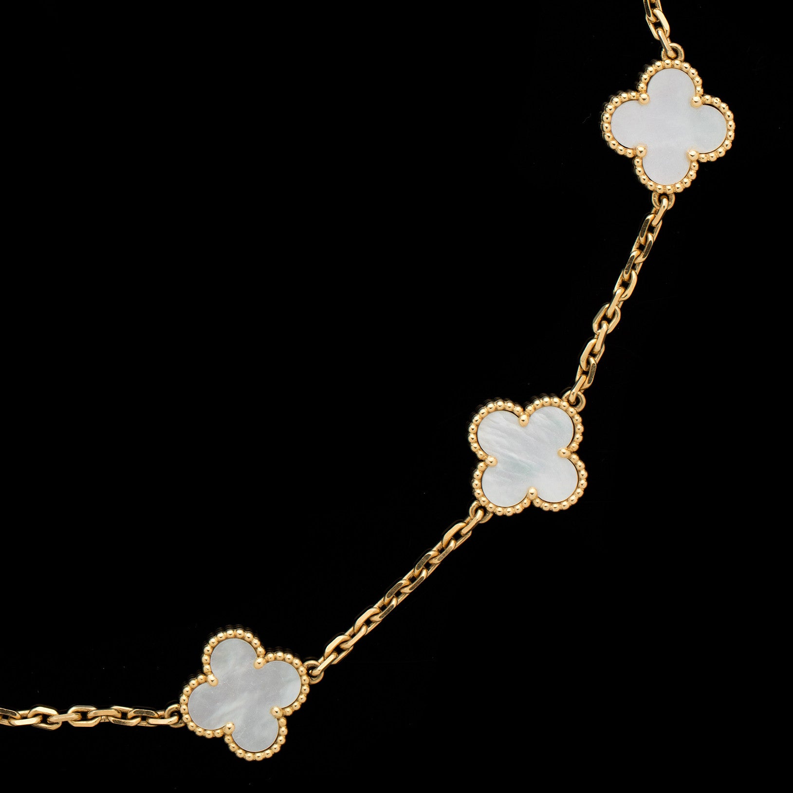 such an iconic must have piece: Van Cleef & Arpels Vintage
