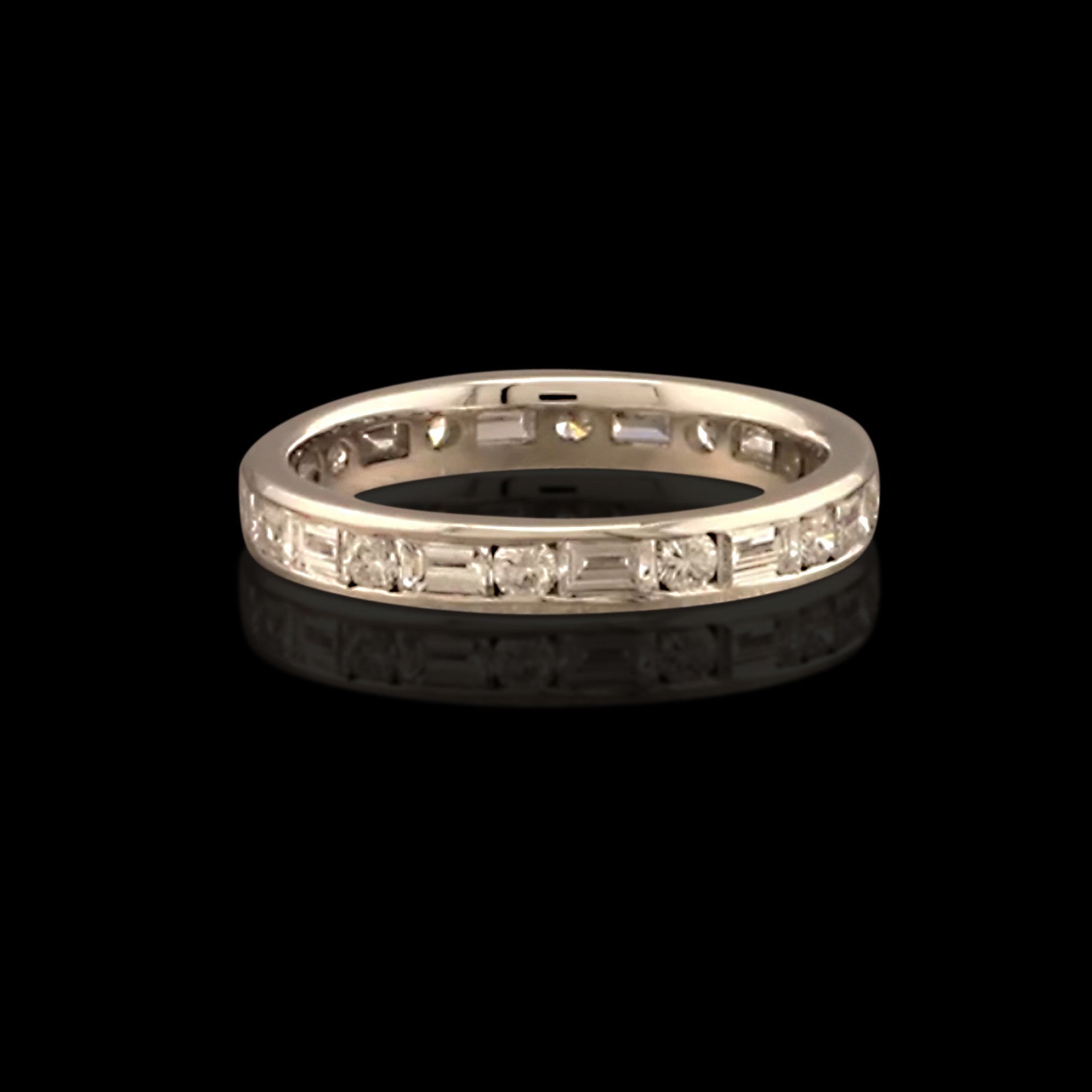 Alternating round and hot sale baguette diamond wedding band