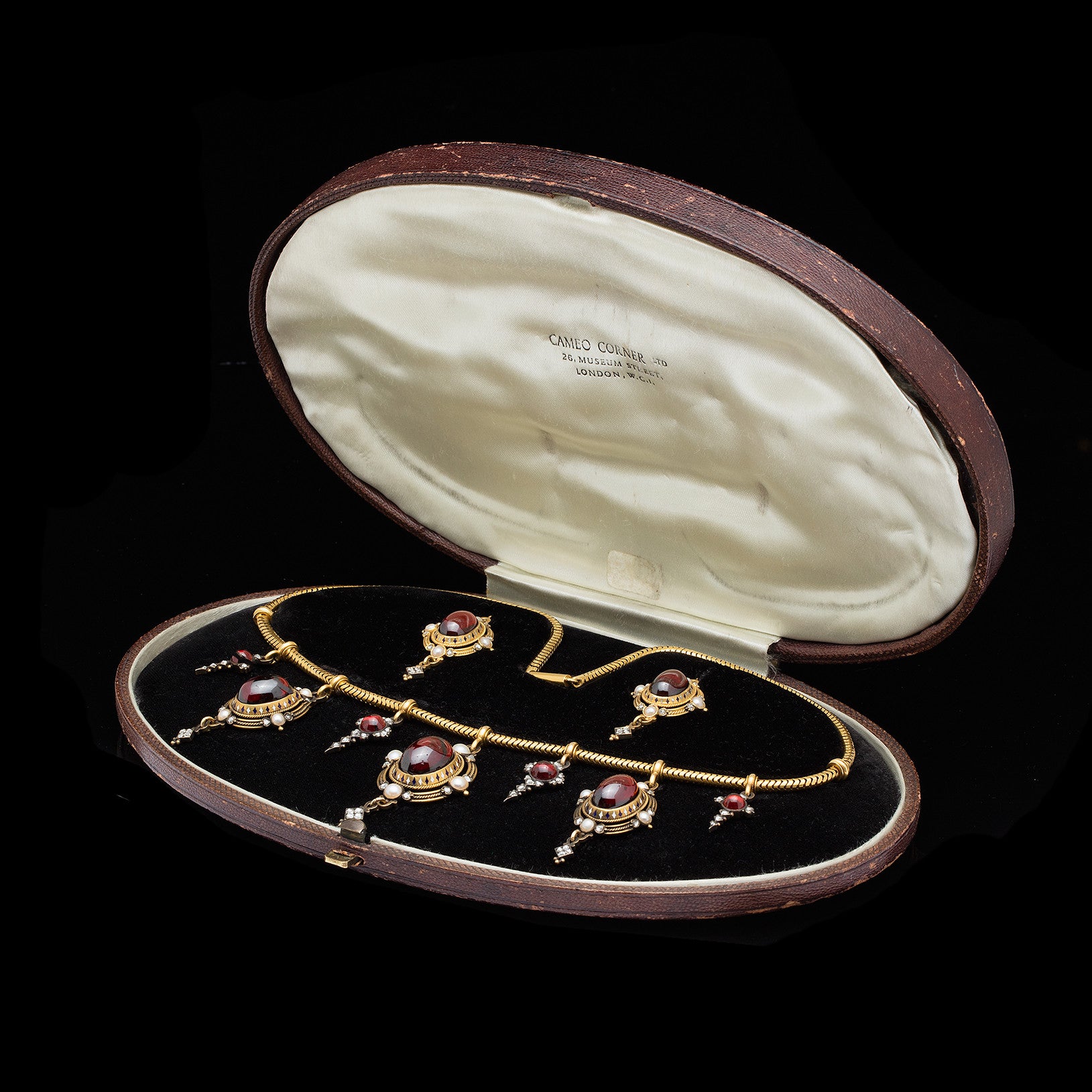 THE WÜRTTEMBERG DIAMOND JEWELS IMPRESSIVE 19TH CENTURY SUITE OF DIAMOND AND  NATURAL PEARL JEWELLERY